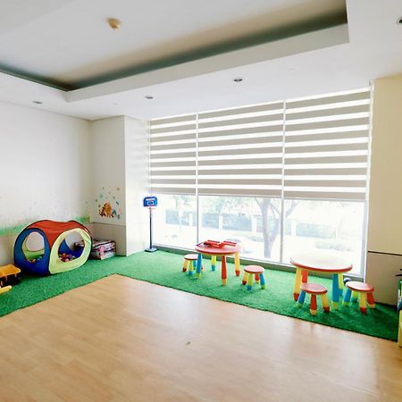 Cozy 2-Bedroom At South Of Market Soma Bgc Near Sm Aura, Market! Market! & Bonifacio High Street Тагуиг Екстериор снимка