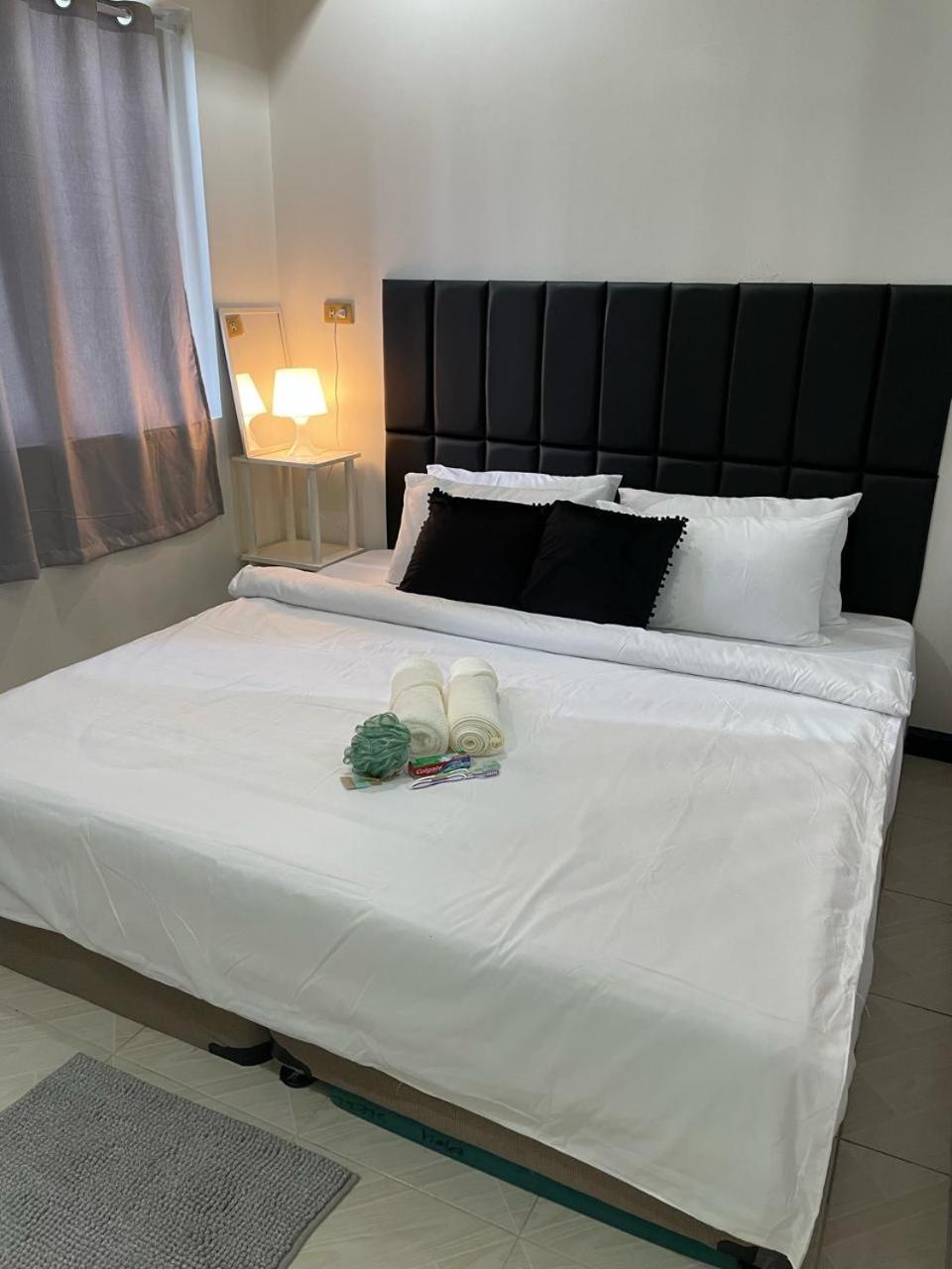 Cozy 2-Bedroom At South Of Market Soma Bgc Near Sm Aura, Market! Market! & Bonifacio High Street Тагуиг Екстериор снимка